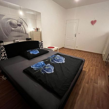 Monfas Apartment Garden City Прага Экстерьер фото